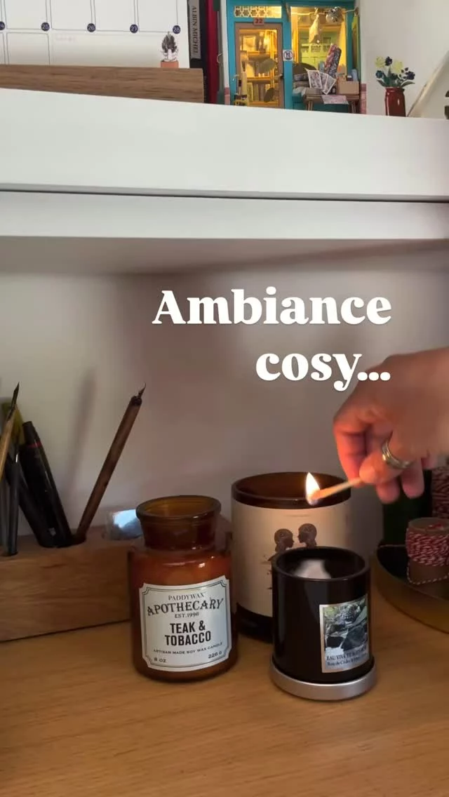 Des bougies, en toute circonstance 🤭

Dis-moi en commentaire : quel est ton rituel créatif ou apaisant ?

#deadlines #deadlinestress #illustratrice #quotidienartiste #atelierartiste #processart #trusttheprocess